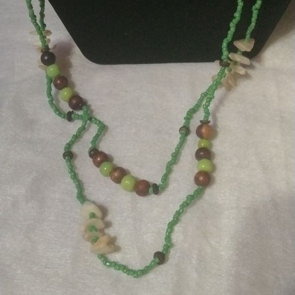 Super long 56" beaded shell necklace green NWT (sku 859) - Picture 3 of 4